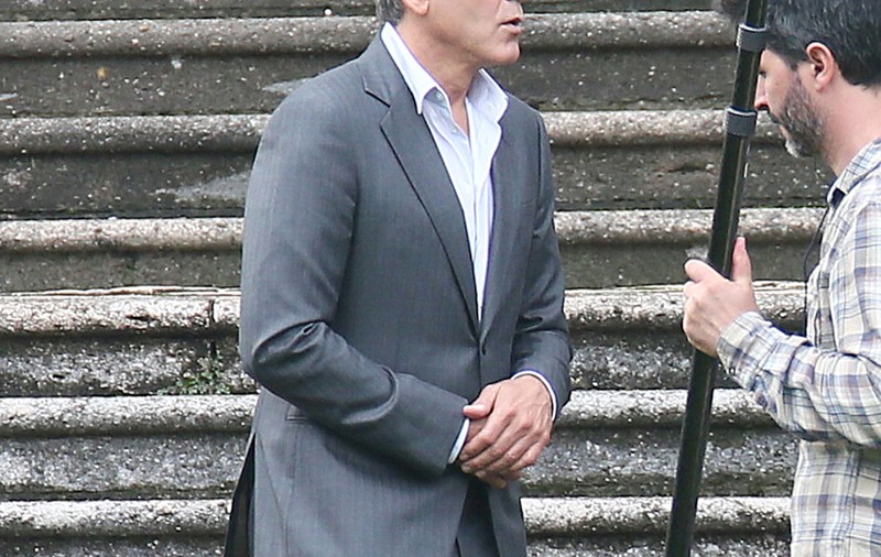 George Clooney, apariţie jenantă. Poartă şlapi la costum, de ce-o fi admirat de milioane de femei? | FOTO