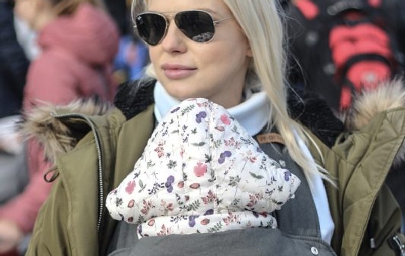 Jojo a ieșit în stradă cu cei doi copii: "Zora a fost cea mai mică protestatară"