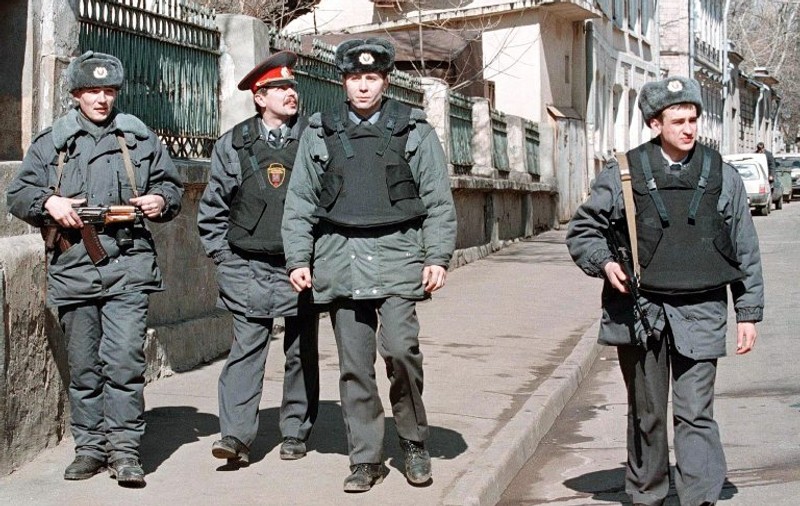 Un puști din Brăila s-a mobilizat pentru a-l ajuta pe elevul român acuzat de KGB de terorism! Vezi câte semnături a strâns!