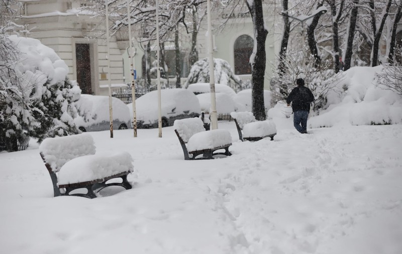 Cod portocaliu de ninsoare prelungit în București