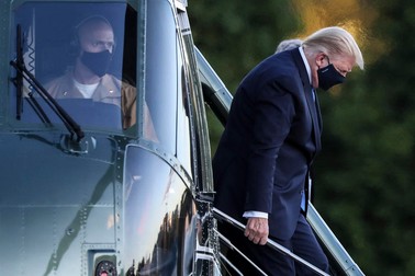 Donald Trump s-a internat vineri la spitalul militar Walter Reed FOTO: EPA
