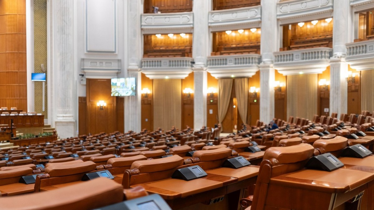 Parlamentarii nu prea vin la serviciu