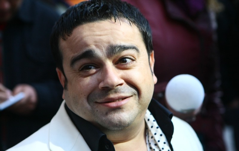 Adrian Minune, la deschiderea unui club de fiţe din comuna sa: "Ceauşescu făcea bine că limita accesul la informaţie"