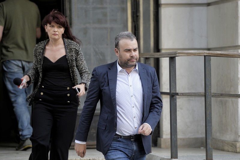 Fostul ministru Darius Valcov paraseste sediul Inaltei Curti de Casatie si Justitie (ICCJ) din Bucuresti, dupa ce a fost audiat intr-un dosar de trafic de influenta si spalare de bani, luni 19 iunie 2017. ANfost DREEA ALEXANDRA / MEDIAFAX FOTO