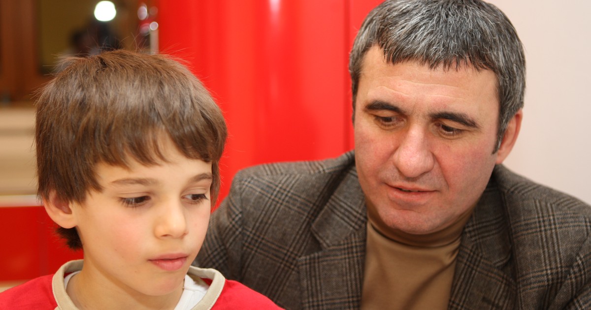 Ianis Hagi a moștenit de mic pasiunea pentru fotbal de la celebrul său tată