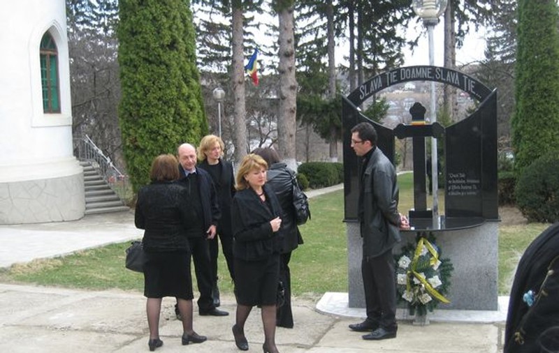 Familia Băsescu a ajuns la Suceava pentru înmormântarea soacrei preşedintelui | FOTO