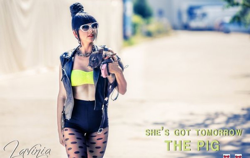 Lavinia lansează "She's got tomorrow" - "The Pig"