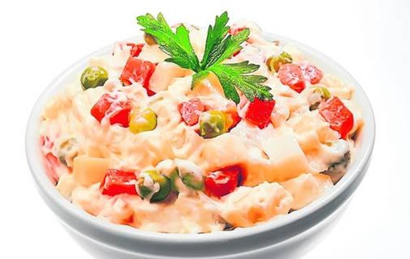 Vine PAȘTELE! Dacă îți zicem CÂTE CALORII are O LINGURĂ de SALATĂ de BOEUF, NU MAI MĂNÂNCI!