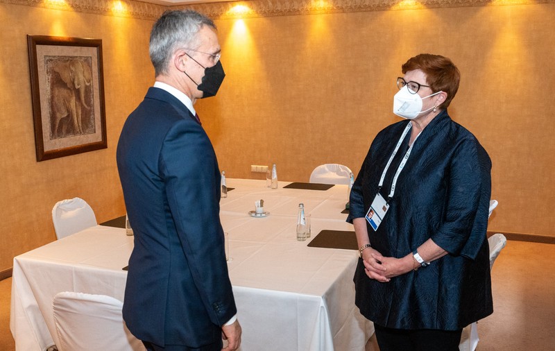 Personalul Ambasadei Australiei din Ucraina a fost evacuat în România și Polonia. Și diplomații americani au petrecut noaptea în Polonia