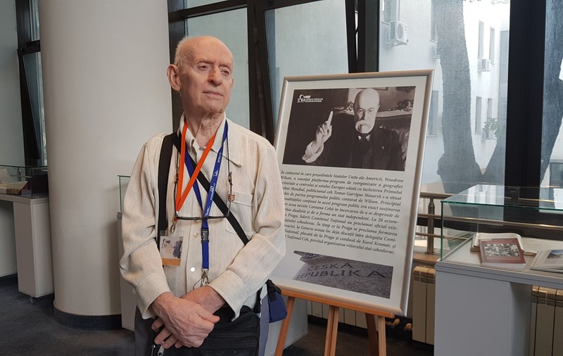 VIDEO/ Jirí Felix, cehul de 87 de ani îndrăgostit de România de la 6 ani. A început să ne învețe limba cu "Ce te legeni, codrule"