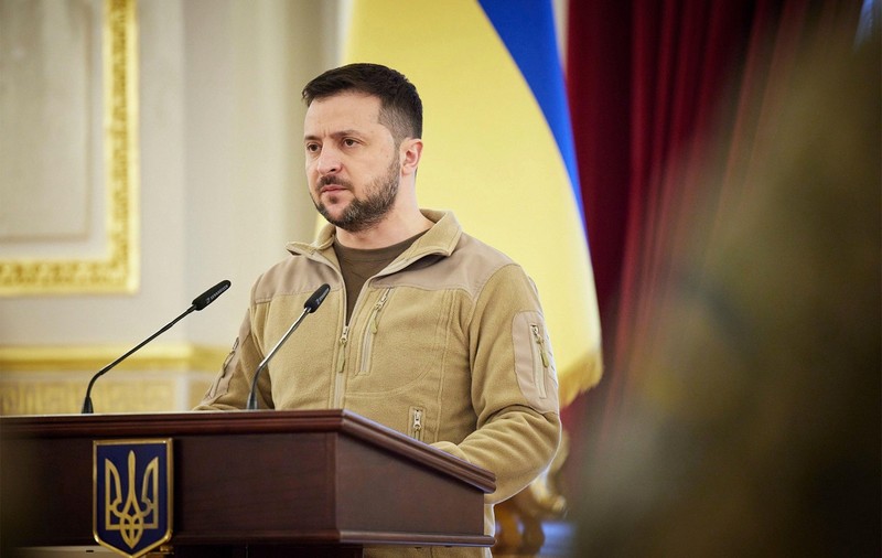 Jacheta pe care Volodimir Zelenski a purtat-o de la începutul războiului a fost vândută la licitație, la Londra