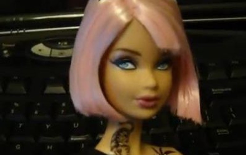 Video | Părinţii americani, revoltaţi că noua păpuşă Barbie este tatuată