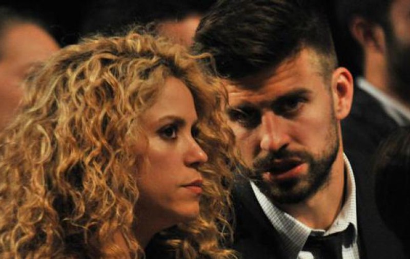 FOTO | Mai multe mașini de poliție, în fața locuinței lui Pique și Shakira