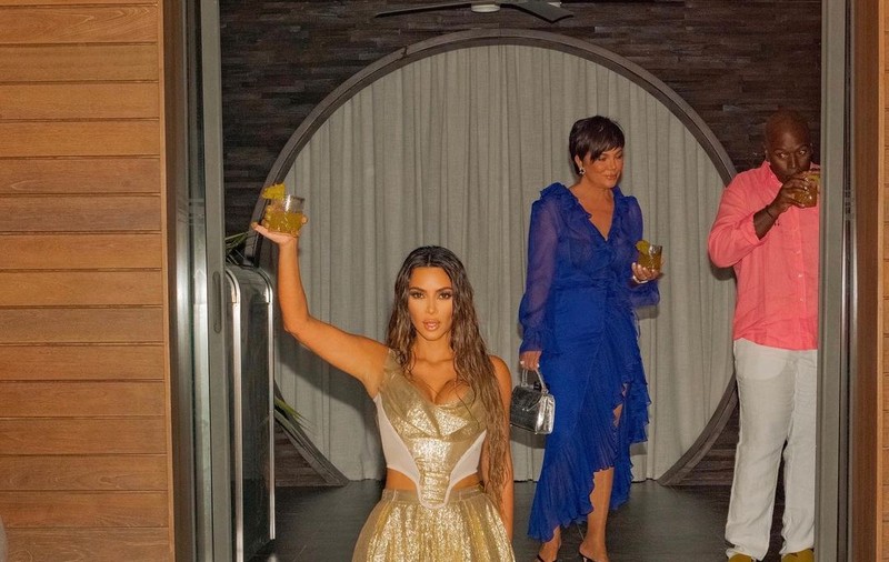 VIDEO | Kim Kardashian, criticată pentru petrecerea organizată pe o insulă tropicală la împlinirea vârstei de 40 de ani. “Eşti atât de insensibilă”