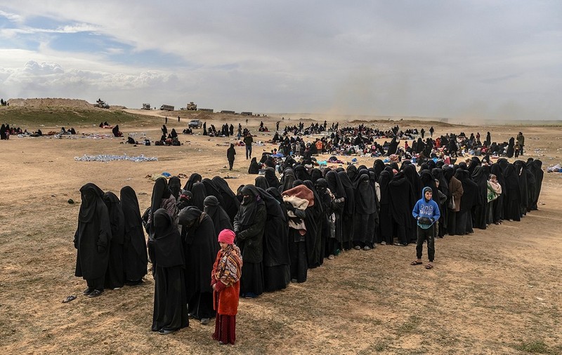 O tânără din Marea Britanie a fost găsită în tabăra siriană de mirese a ISIS, după șase ani de căutări. Femeia i-a făcut doi copii unui jihadist
