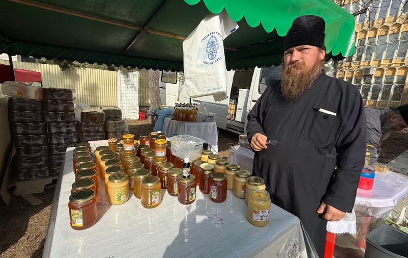 „Băutura dacilor de pe vremea lui Burebista” se vinde în București! Poveștile oamenilor din spatele mierii
