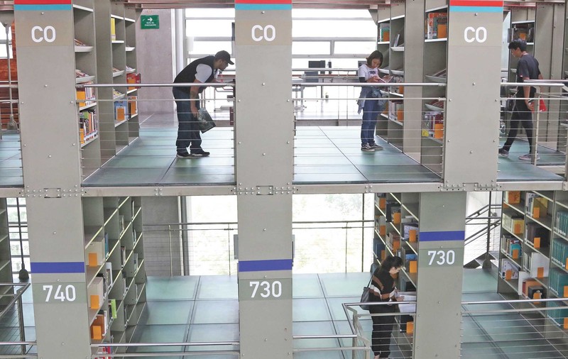 Biblioteca Vasconcelos, una dintre cele mai spectaculoase din lume. Are peste 600.000 de volume
