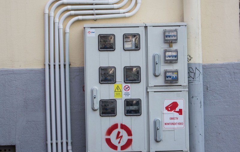 Alimentarea cu energie electrică va fi întreruptă temporar, miercuri. Ce zone din București vor fi afectate