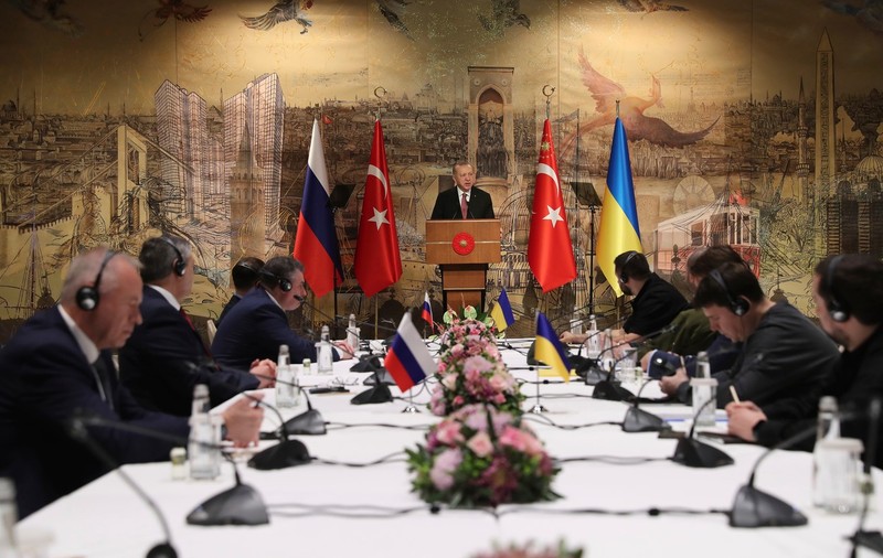 Erdogan anunță că va discuta luni cu Putin și cu Zelenski. „Evenimentele evoluează negativ cu fiecare zi care trece”