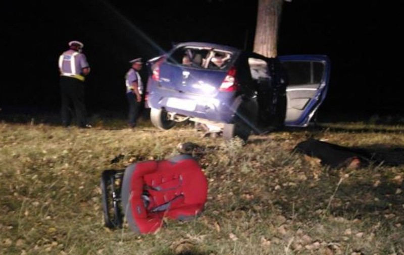 UPDATE: Copilul înjunghiat de propriul tată a fost operat. Băiețelul, salvat de bunica și mătușa care l-au mușcat de brațe pe agresor