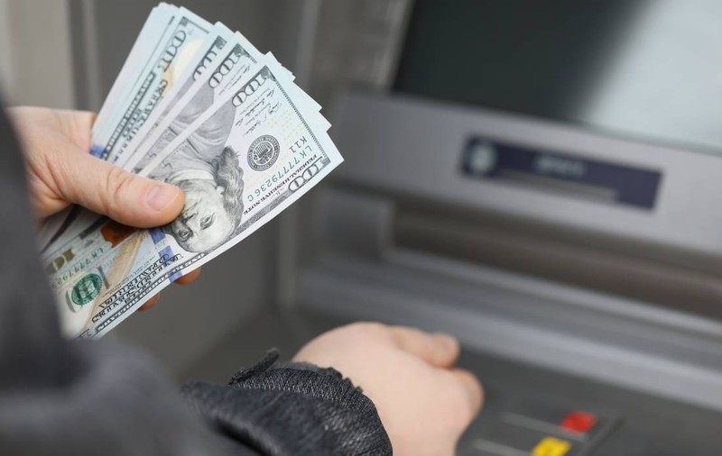 Un bărbat a încasat timp de 20 de ani pensia unei femei moarte și a strâns cel puțin 800.000 de dolari