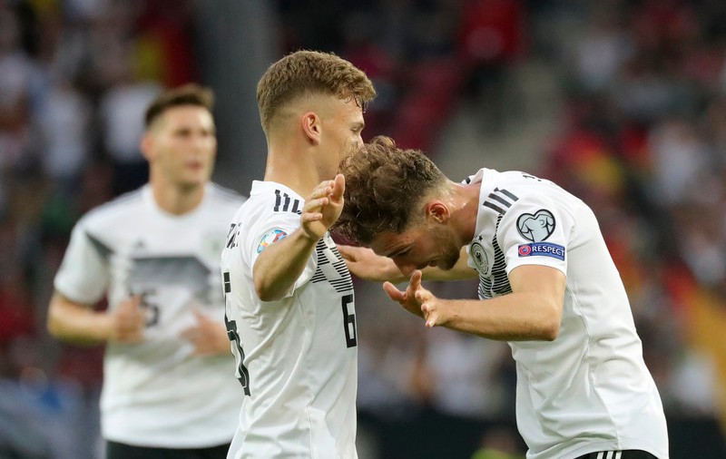 Fotbaliștii Leon Goretzka şi Joshua Kimmich au donat un milion euro și au creat o platformă online pentru a ajuta în lupta contra Covid-19