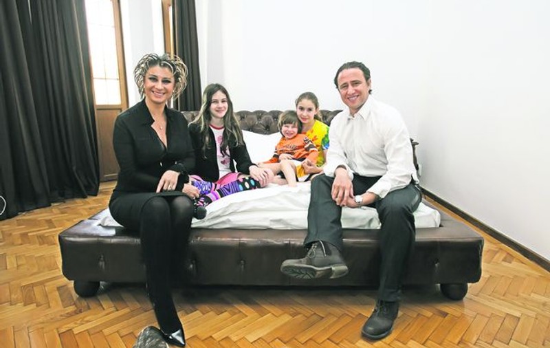 Laurenţiu Reghecampf, tehnicianul Chiajnei, revelaţia Ligii 1, într-un interviu fără perdea: «Nu umblu după femei, familia îmi dă putere»