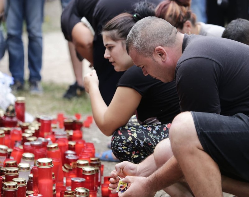 Corespondență din Caracal. Familia Luizei Melencu, îndepărtată cu jandarmii din mulțime. Era așteptat suspectul crimelor la confruntare