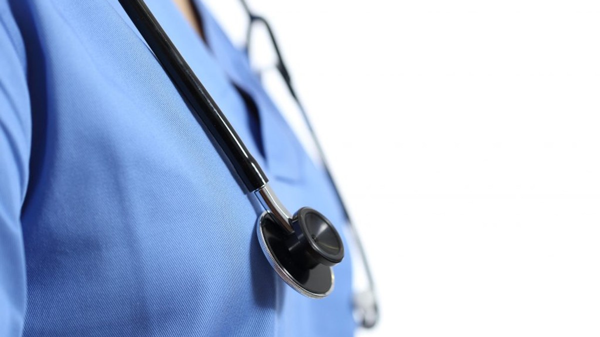 VIDEO Cum a încercat o asistentă medicală din Galați să profeseze ca medic în Anglia. Pedeapsa decisă de justiția română