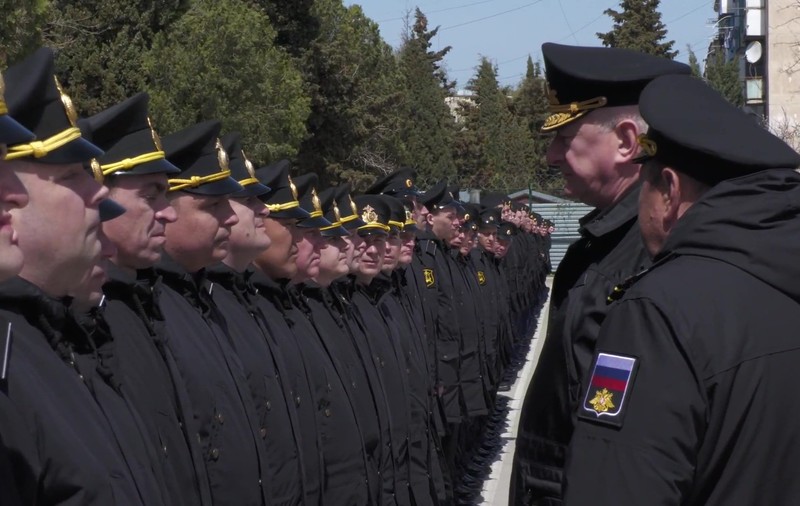 Rusia susține că echipajul de pe crucișătorul scufundat Moskva a fost salvat și prezintă primele imagini "doveditoare"
