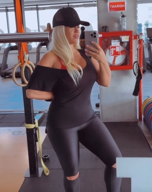 Câte kilograme are Anda Adam. Artista a răbufnit după ce fanii i-au criticat silueta: „Nu am încurajat anorexia”