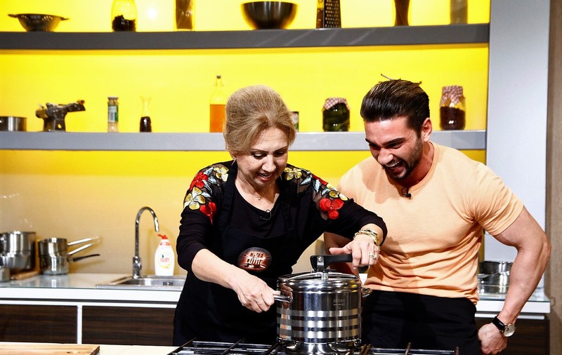 Dorian Popa și mama lui fac echipă în bucătăria ,,Chefi la cuțite”