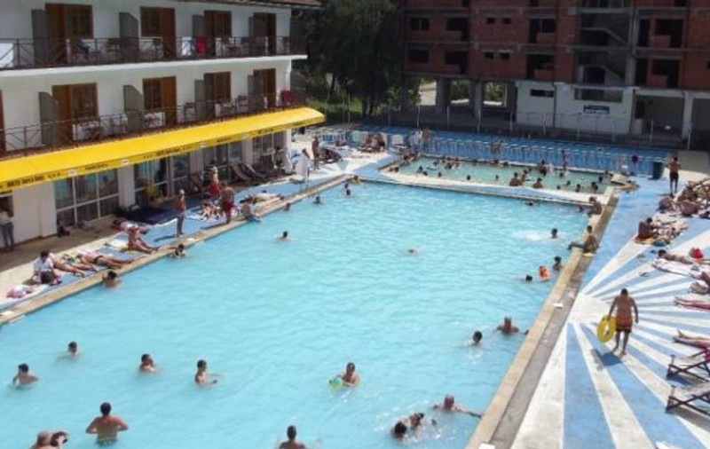 Tragedie la Băile Herculane! Un turist din Mehedinți s-a înecat într-un bazin