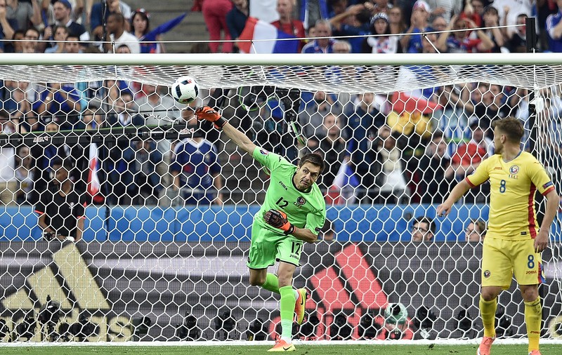 Euro 2016. Avem doi tricolori în topurile turneului final. Tătărușanu a luat trei goluri, dar a salvat opt
