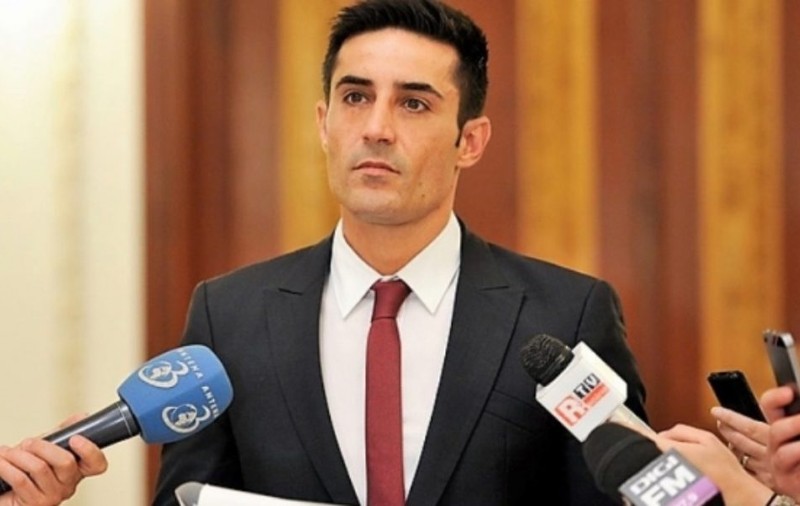 Claudiu Manda, șeful Comisiei de Control a activității SRI, acuzat de asumarea unei false identități