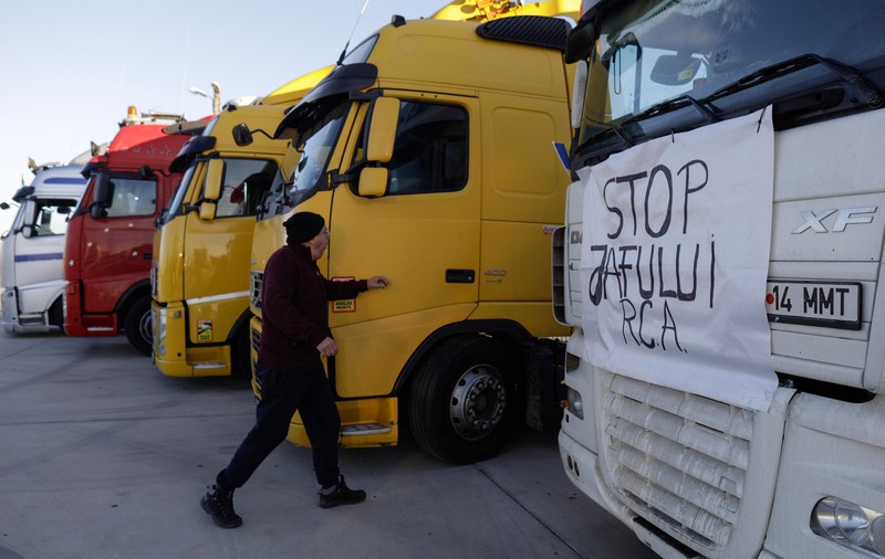 A treia zi de protest pentru transportatori și fermieri. „Am hotărât să rămânem în stradă”, anunță delegația care a negociat trei ore la Guvern