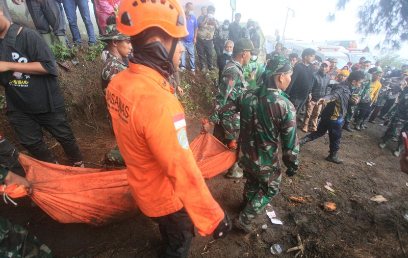 Bilanțul morților în urma erupției vulcanului Marapi, Indonezia, a ajuns la 23. Corpul ultimului excursionist dispărut pe munte a fost găsit