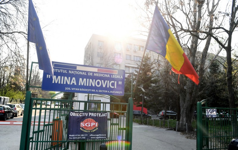 Familia francezului decedat, care a fost incinerat din greșeală în locul unui american, nu a primit niciun semn de la autoritățile române. „A fost un șoc”