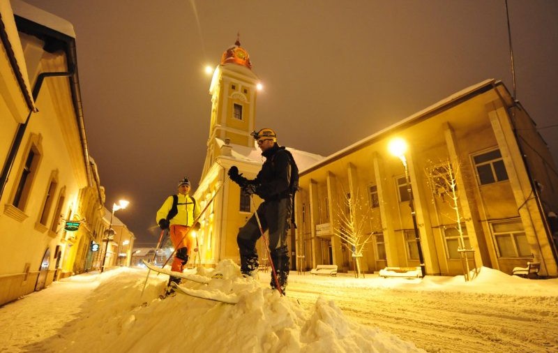 Haz de necaz! S-au dat cu schiurile în oraș