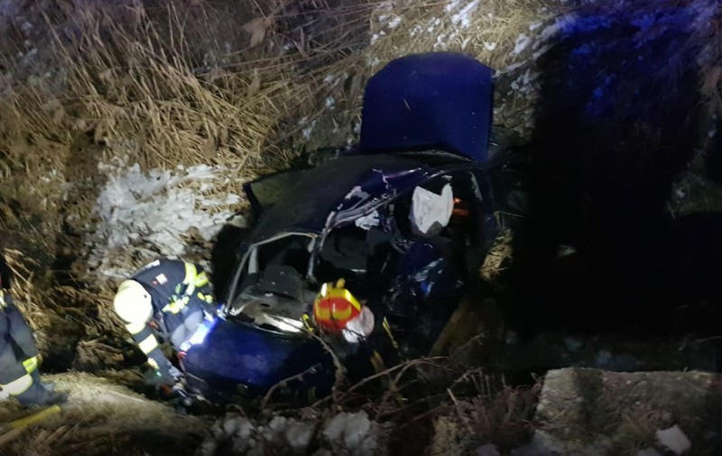 Doi copii au murit după ce o mașină a fost lovită de tren, în Bistrița-Năsăud