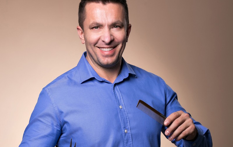 EXCLUSIV/Cristi Pascu, hairstylistul vedetelor, ne spune ce să purtăm de Revelion. Tipsuri pentru rezistența și greșeli de evitat