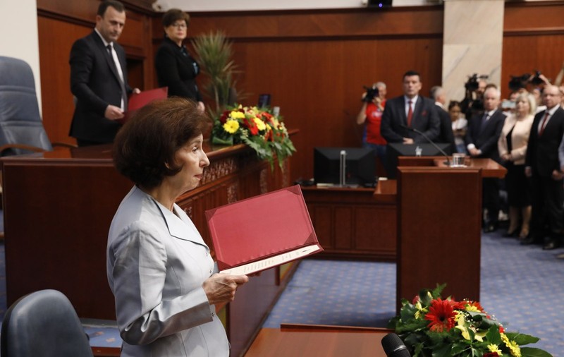 Preşedinta Macedoniei de Nord a evitat să pronunțe noul nume al ţării la depunerea jurământului. Atena şi Bruxelles au criticat gestul