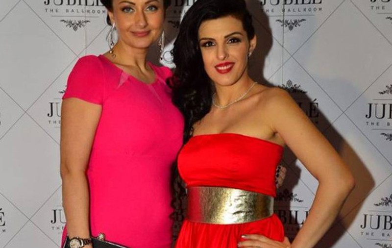 GABRIELA CRISTEA, CU RIDURI foarte pronunţate la petrecerea FINUŢEI EI! FOTO