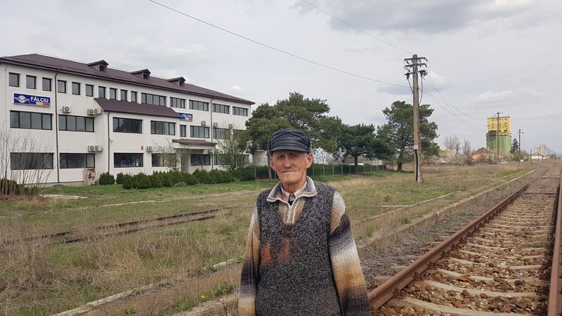 Ilie Ciocârlan locuiește lângă gara din Fălciu
