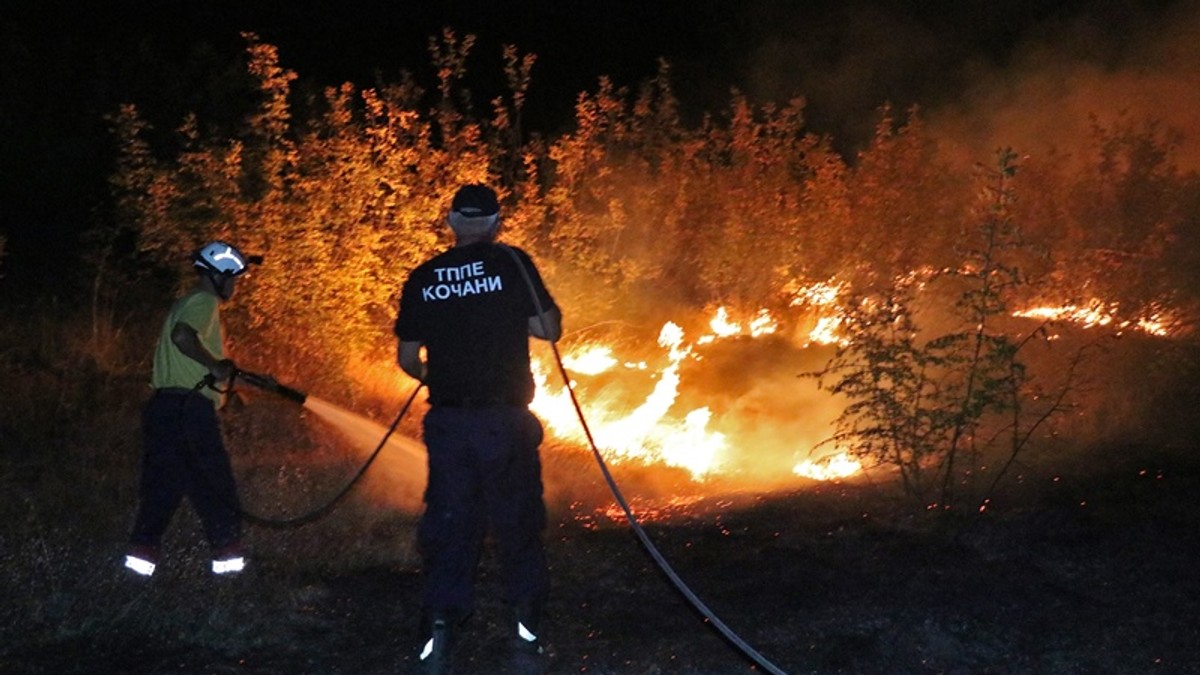 România trimite 15 militari și două aeronave în Macedonia de Nord pentru a ajuta la stingerea incendiilor