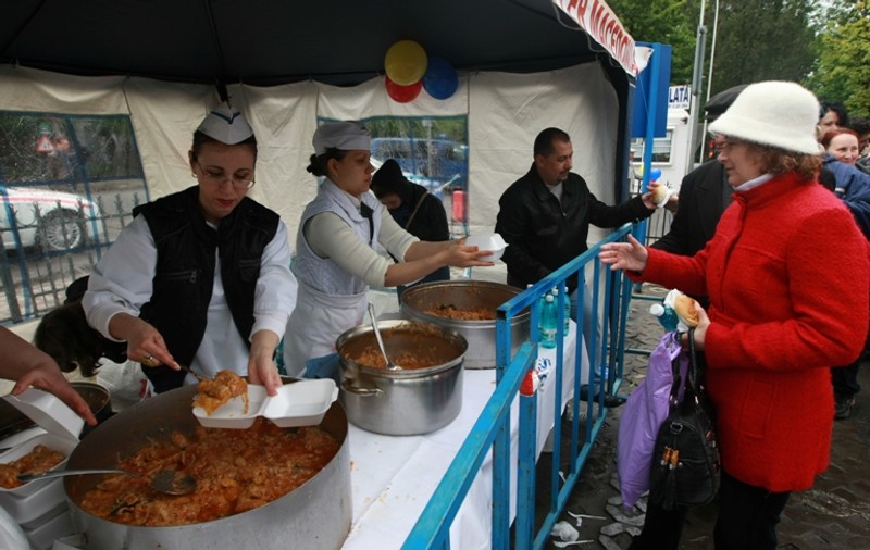 57.000 de sarmale tradiţionale româneşti pregătite în Capitală de Ziua Europei