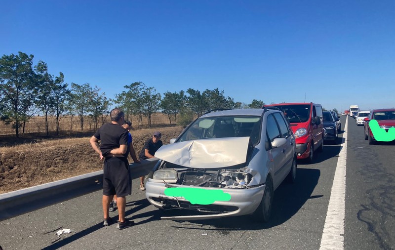 Accident în lanț pe Autostrada Soarelui, la ieşirea spre Constanţa. Opt mașini cu peste 20 de pasageri, implicate