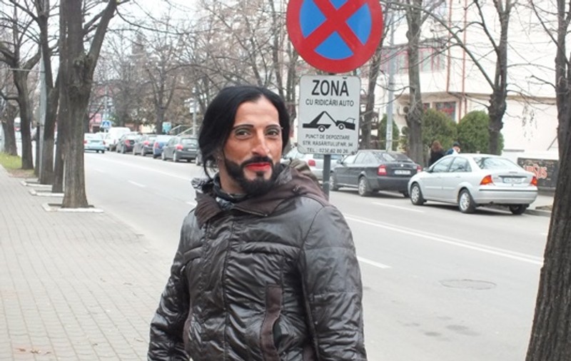 Conchita are o sosie în județul Vrancea. Are barbă și se prezintă Ioana