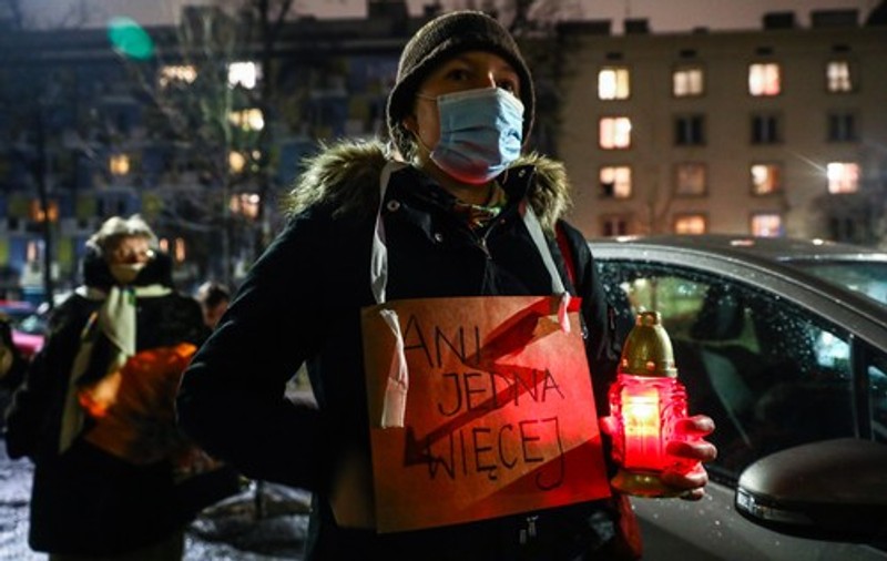 Proteste în Polonia, după moartea unei femei căreia i s-a refuzat întreruperea sarcinii