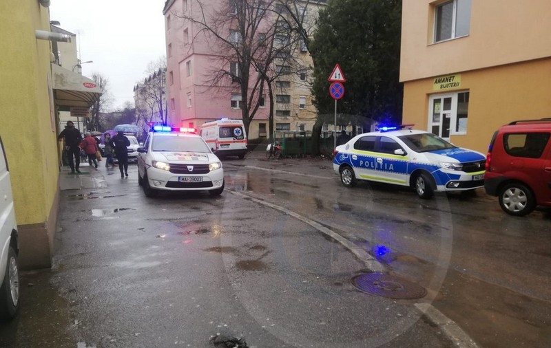 Bărbat salvat de un vecin, după ce a făcut atac cerebral și a bătut în podea ca să ceară ajutor